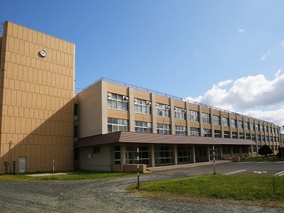 岩内町立岩内第一中学校(いわないちょうりついわないだいいちちゅうがっこう)